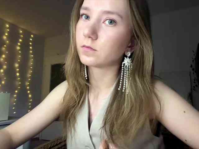 lisasmall webcam