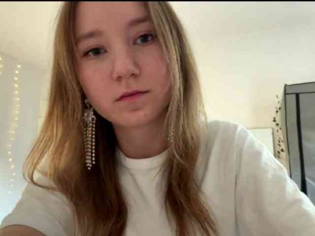 lisasmall webcam