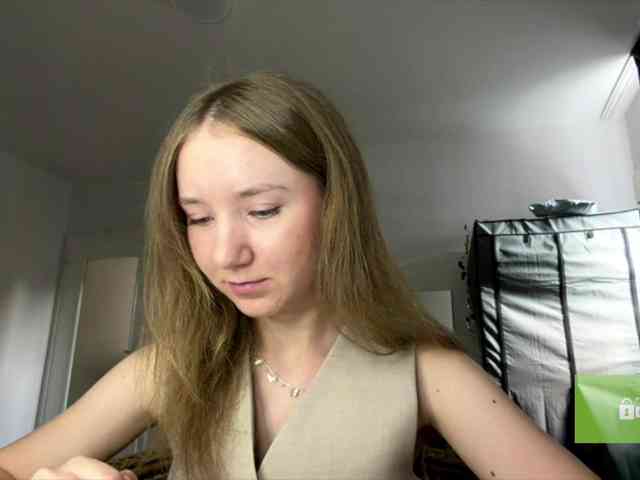 lisasmall webcam