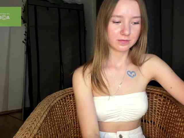 lisasmall webcam