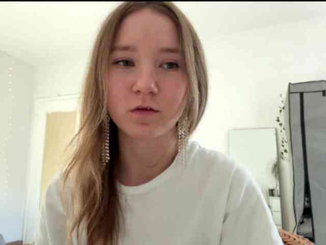 lisasmall webcam