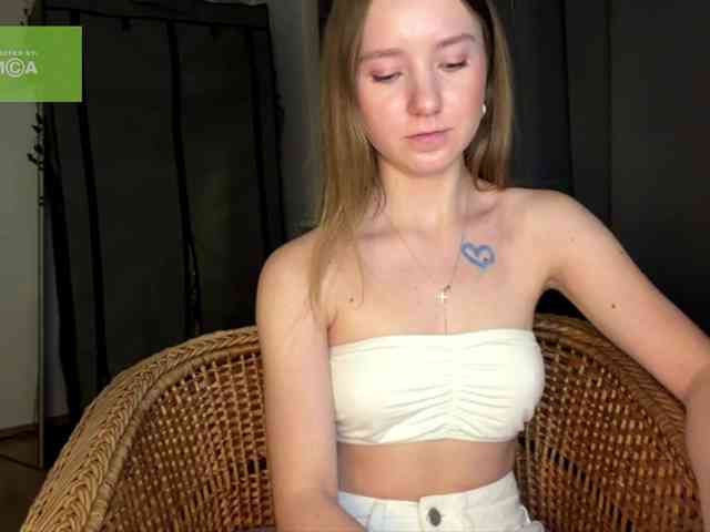 lisasmall webcam