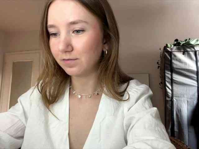 lisasmall webcam