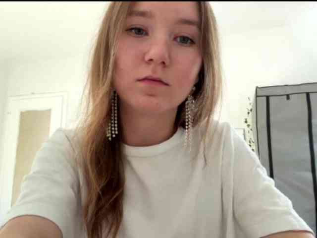 lisasmall webcam