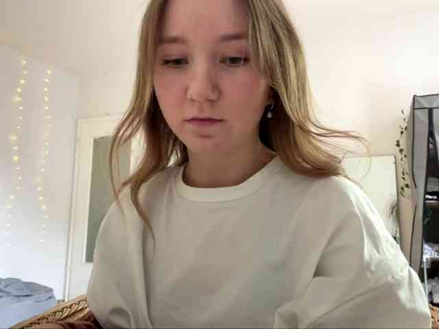 lisasmall webcam