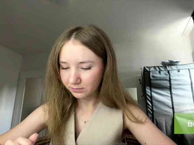 lisasmall webcam