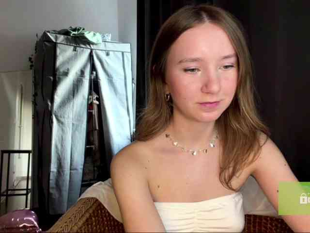lisasmall webcam