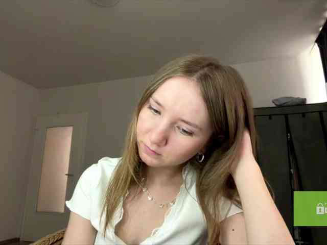 lisasmall webcam
