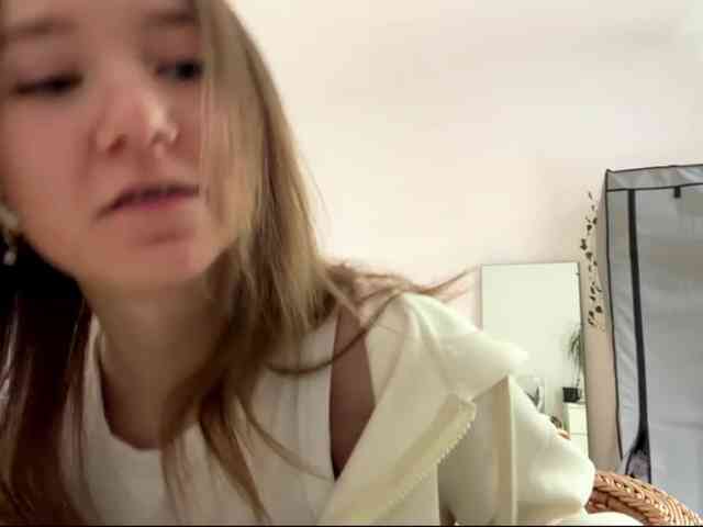 lisasmall webcam
