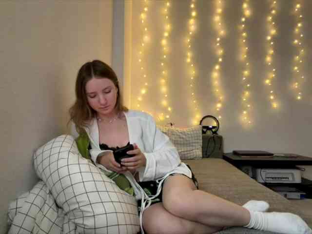 lisasmall webcam