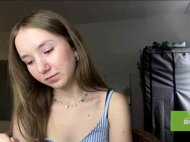 lisasmall webcam