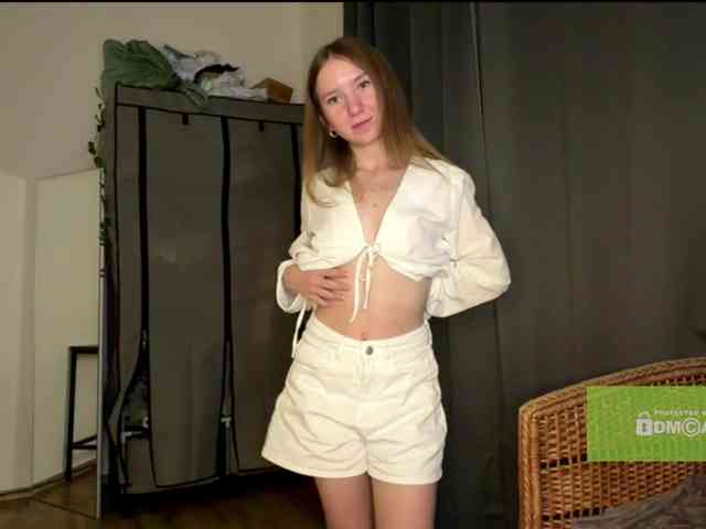 lisasmall webcam