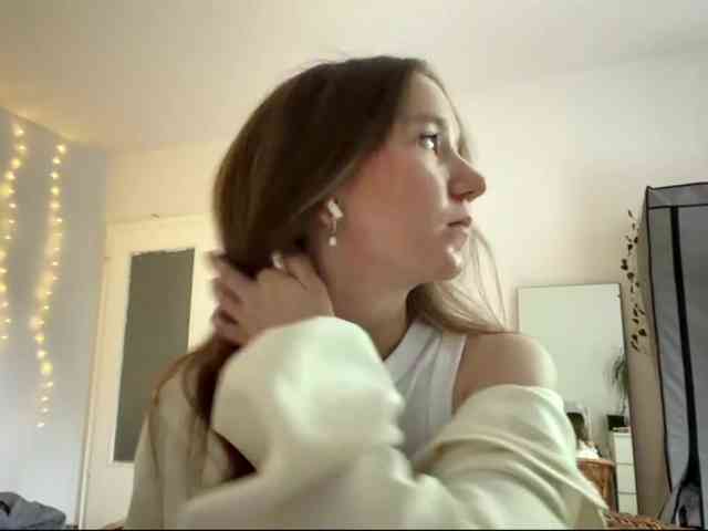 lisasmall webcam