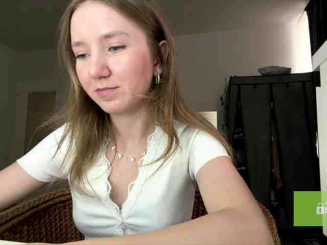lisasmall webcam