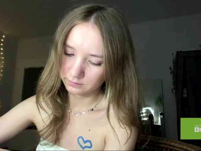 lisasmall webcam