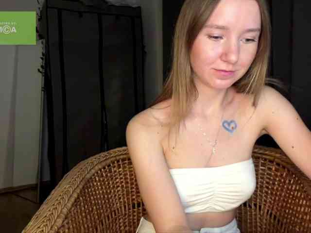 lisasmall webcam