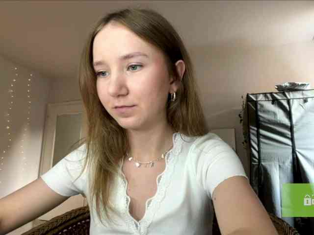 lisasmall webcam