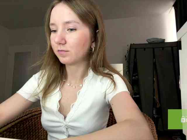 lisasmall webcam