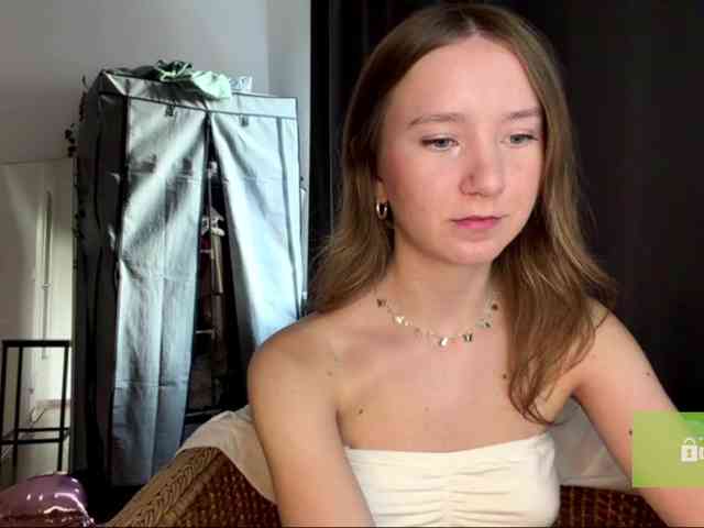 lisasmall webcam