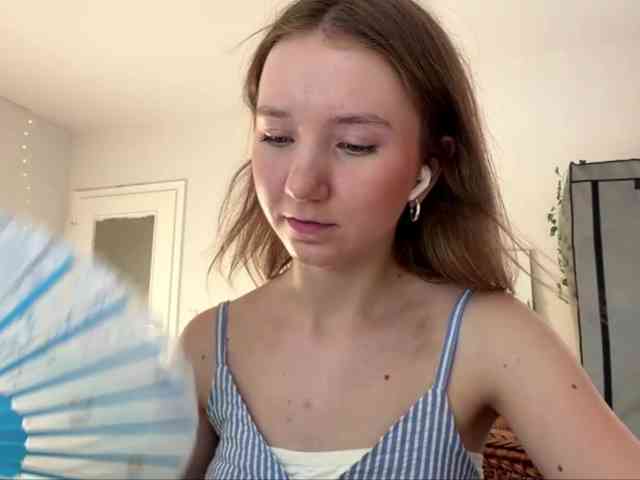 lisasmall webcam