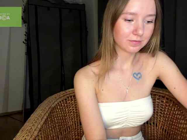 lisasmall webcam