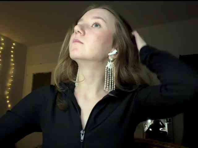 lisasmall webcam