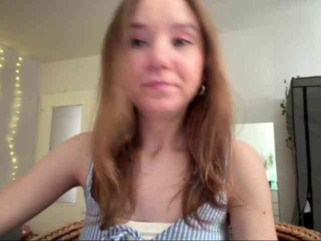 lisasmall webcam