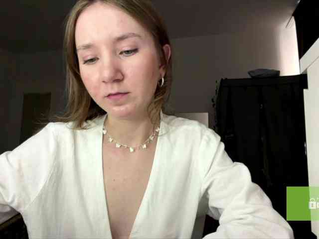 lisasmall webcam