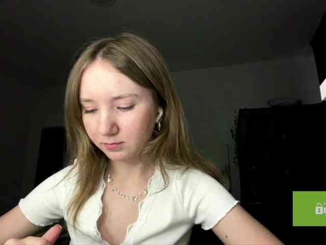 lisasmall webcam