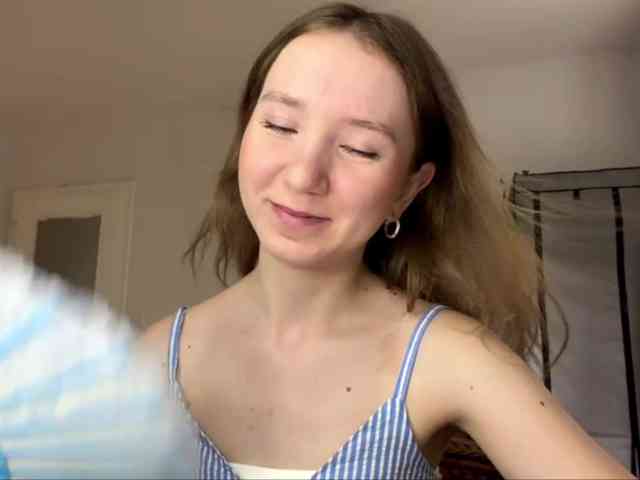 lisasmall webcam