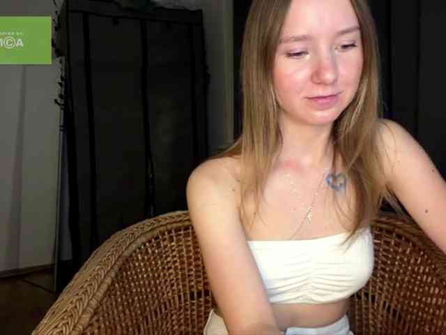 lisasmall webcam