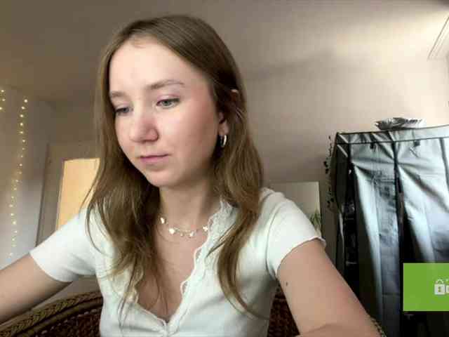 lisasmall webcam