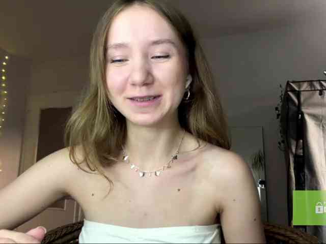 lisasmall webcam