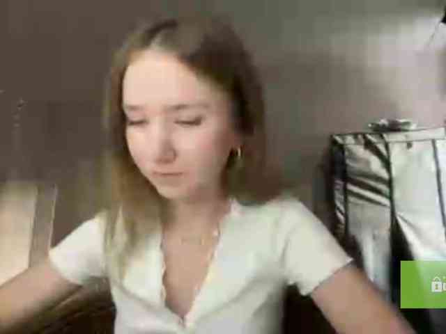 lisasmall webcam