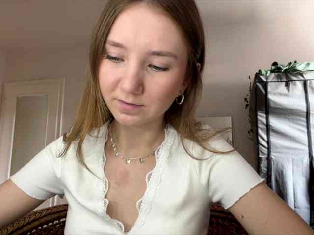 lisasmall webcam