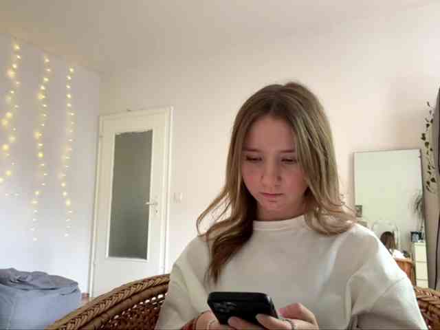 lisasmall webcam