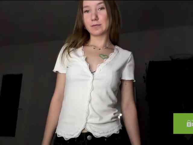 lisasmall webcam