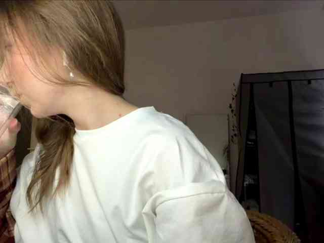 lisasmall webcam