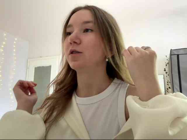 lisasmall webcam