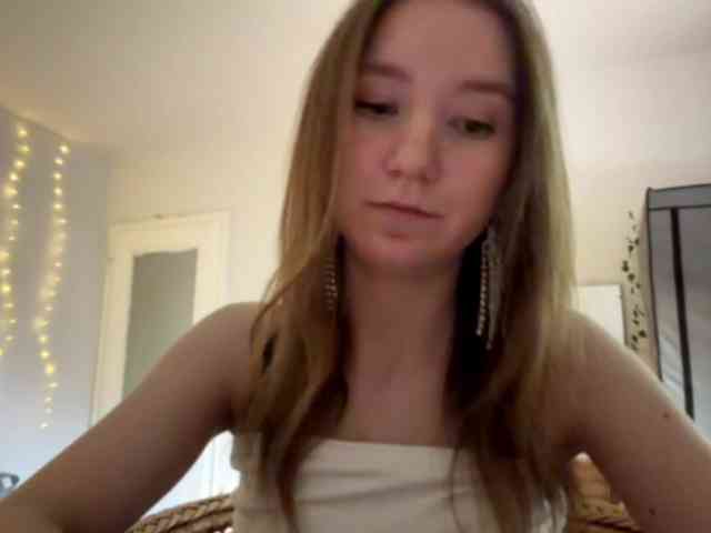 lisasmall webcam