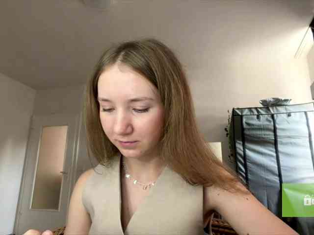 lisasmall webcam