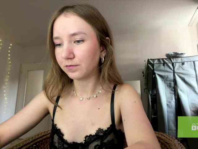 lisasmall webcam