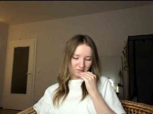 lisasmall Live Webcam on BongaCams