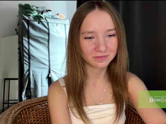 lisasmall webcam