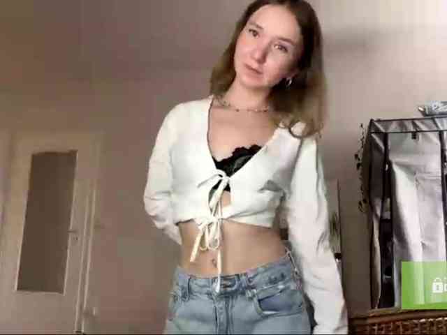 lisasmall webcam