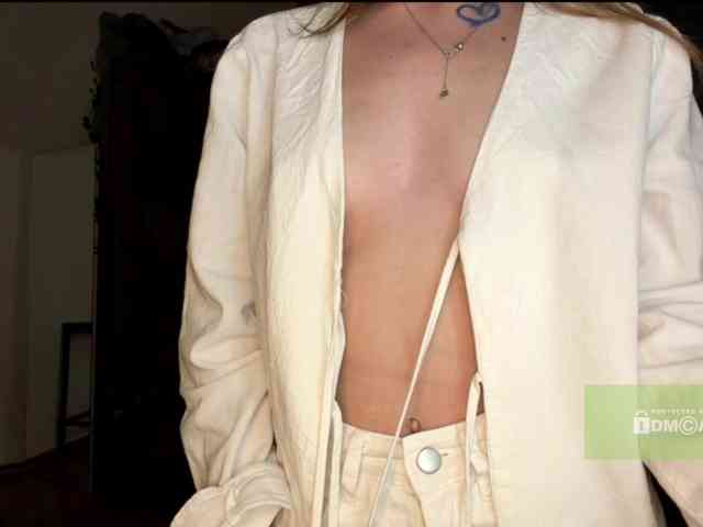 lisasmall webcam