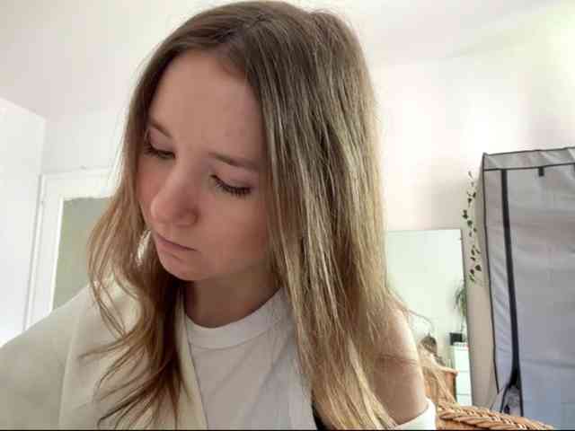 lisasmall webcam