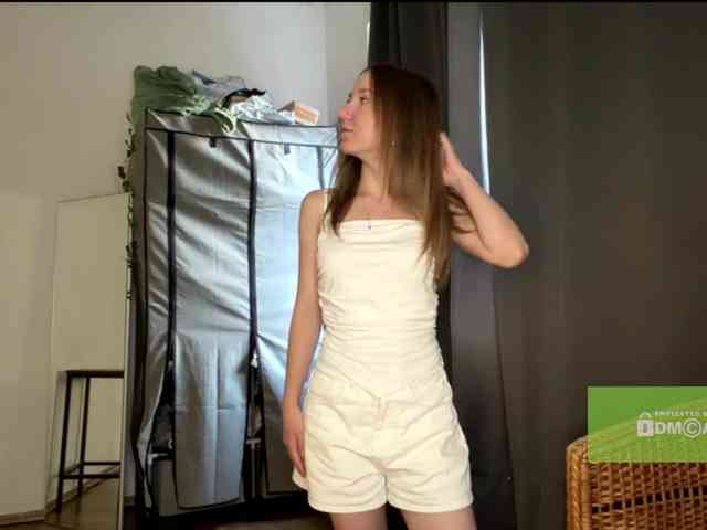lisasmall webcam