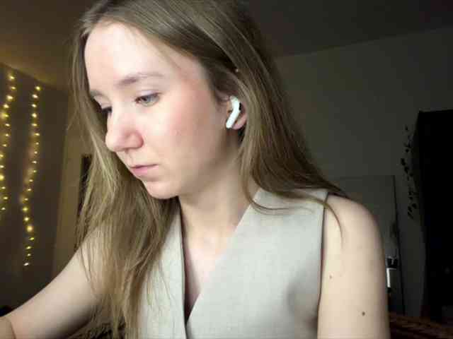 lisasmall webcam