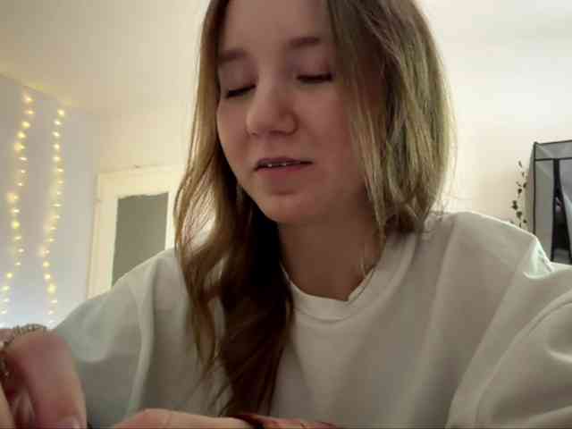 lisasmall webcam